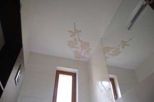 Gėlė ant lubų